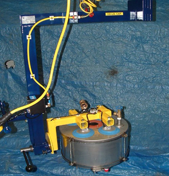 C Bale vacuum lifter with indexed manual rotation
