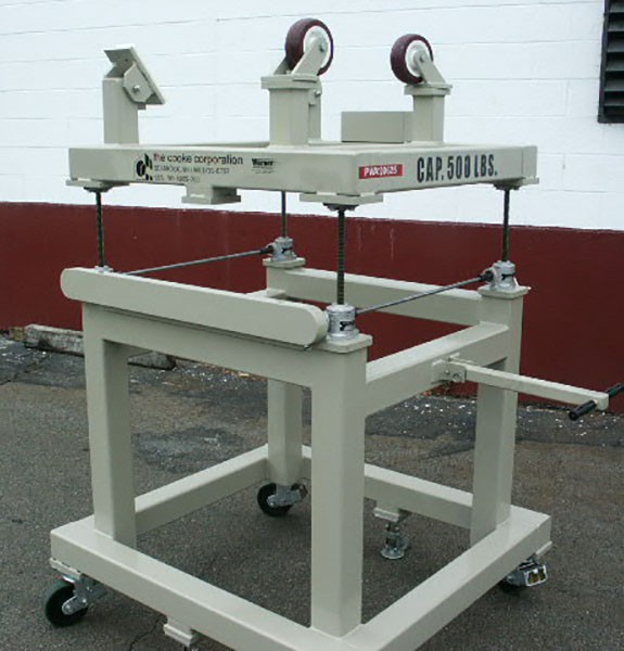 Center body manipulating cart for engine test