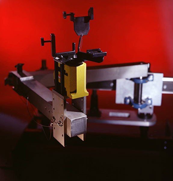 Articulating arm for fuel body handling